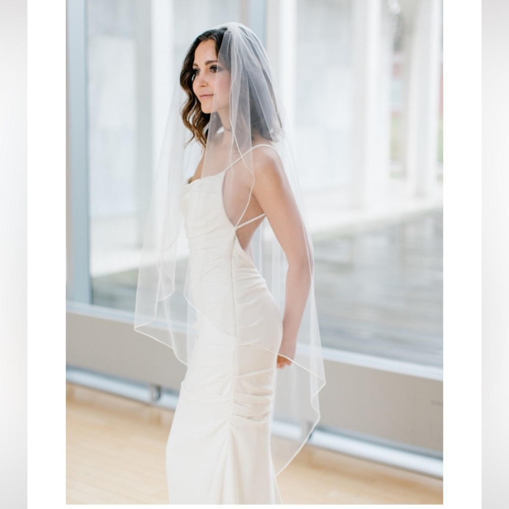 Toni Federici Wedding Veil. Only worn 1 time for my wedding. In Avalon 10-228.